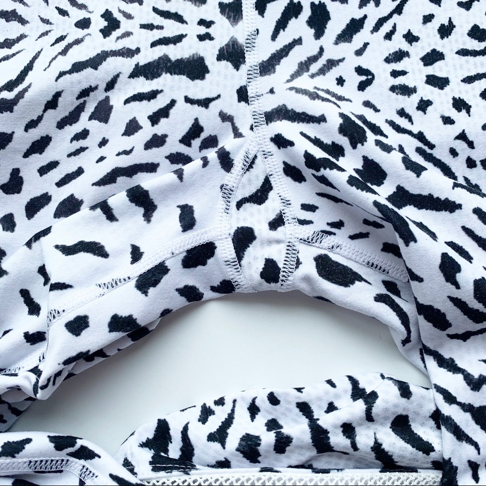 Betsey Johnson White Leopard Print Capri Leggings - Picture 7 of 12